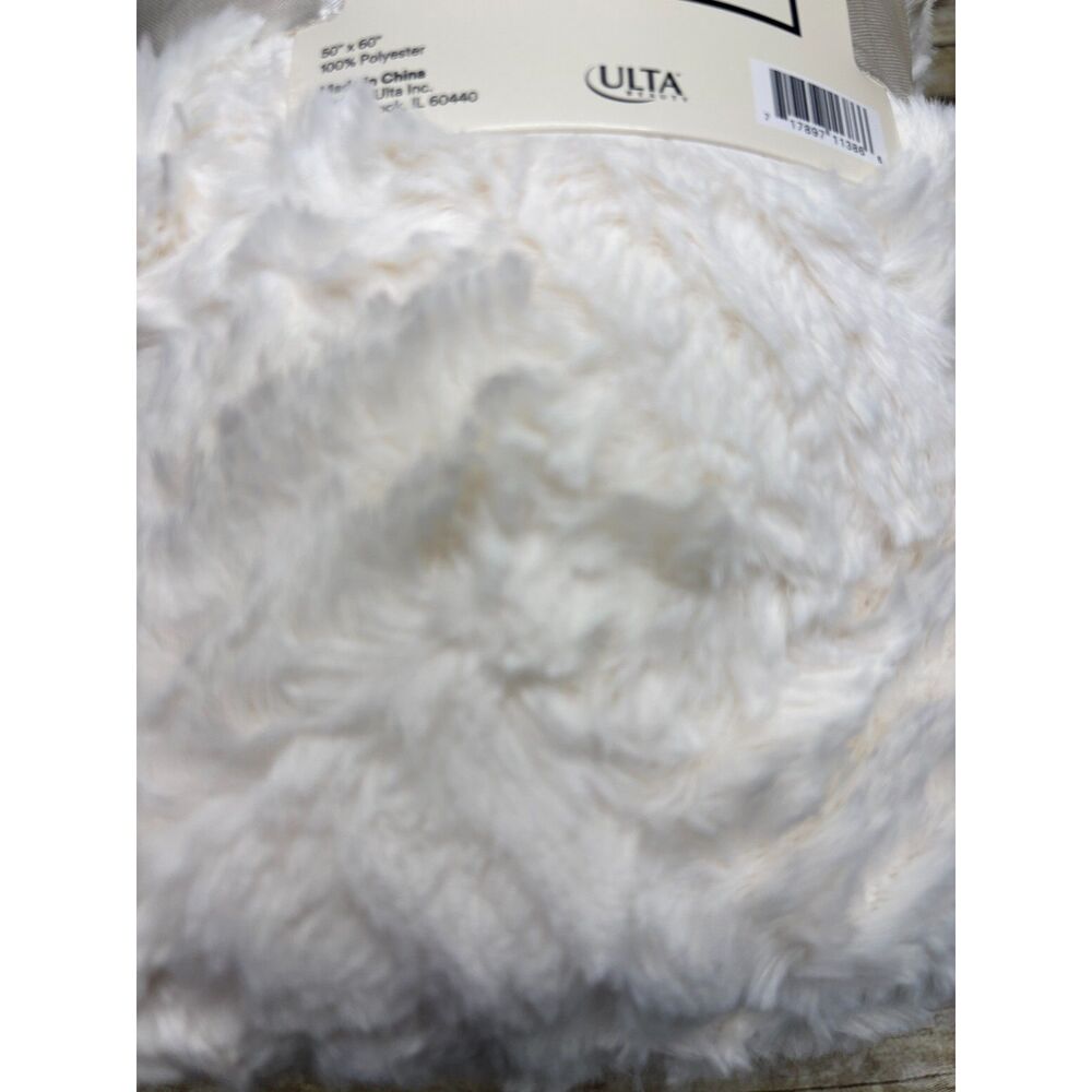 50 x 60 White Plush Throw